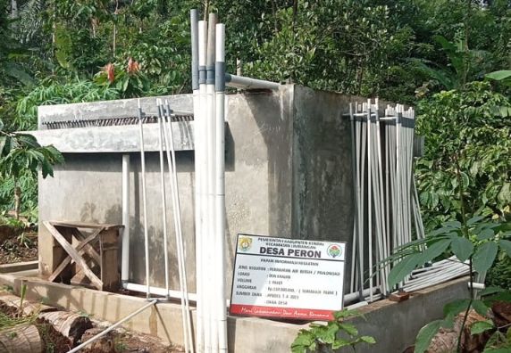 Pemdes Peron Bangun Jaringan Air Bersih Untuk Dusun Krajan RW 004