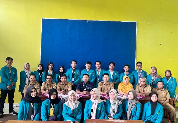 Perangkat Desa Peron Melaksanakan Sekaligus Menerima Mahasiswa Kuliah Kerja Nyata (KKN) Dari Universitas Wahid Hasyim Semarang